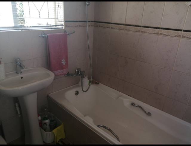 3 BEDROOM FREEHOLD RENTED IN MULBARTON